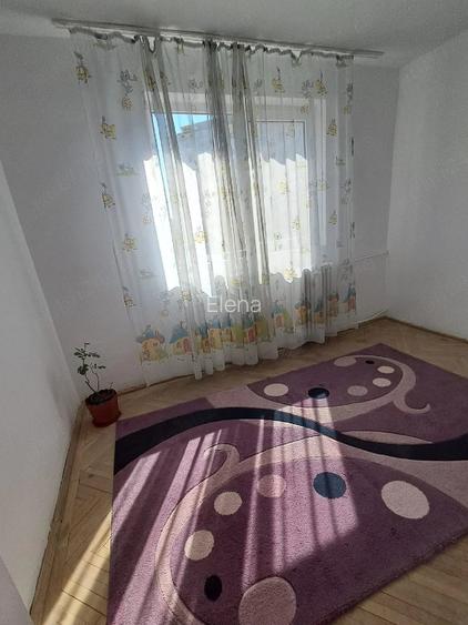 Propietar ,vand apartament cu 3 camera ,decomandat ,semi-mobilat si utilat