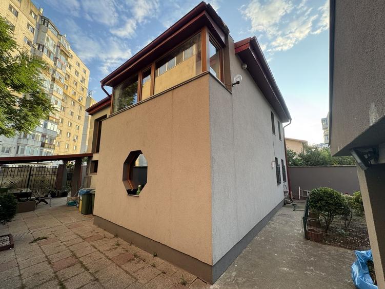 Casă individuală cu 4 camere cu Canalizare în Tomis Nord