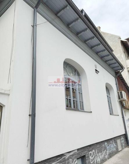 Casă individuală cu 5 camere cu Canalizare în Moșilor