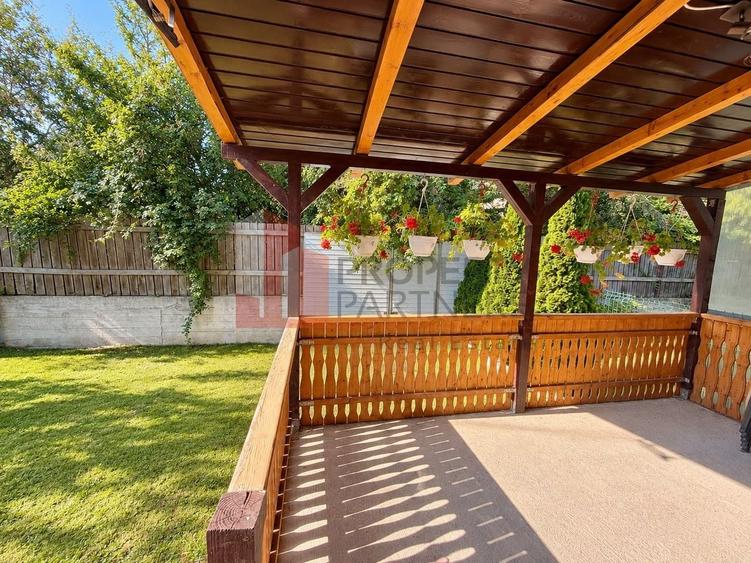Casă individuală cu 4 camere cu Canalizare în Cristian