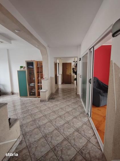 Apartament cu 4 camere decomandat în Traian