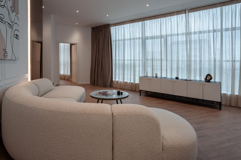 Apartament cu 4 camere semidecomandat în Pipera