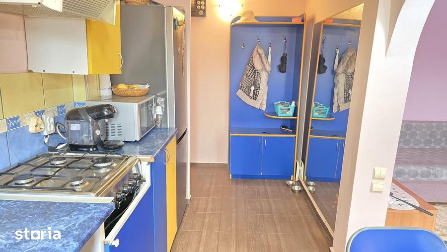 Apartament cu 3 camere semidecomandat în Micro 15