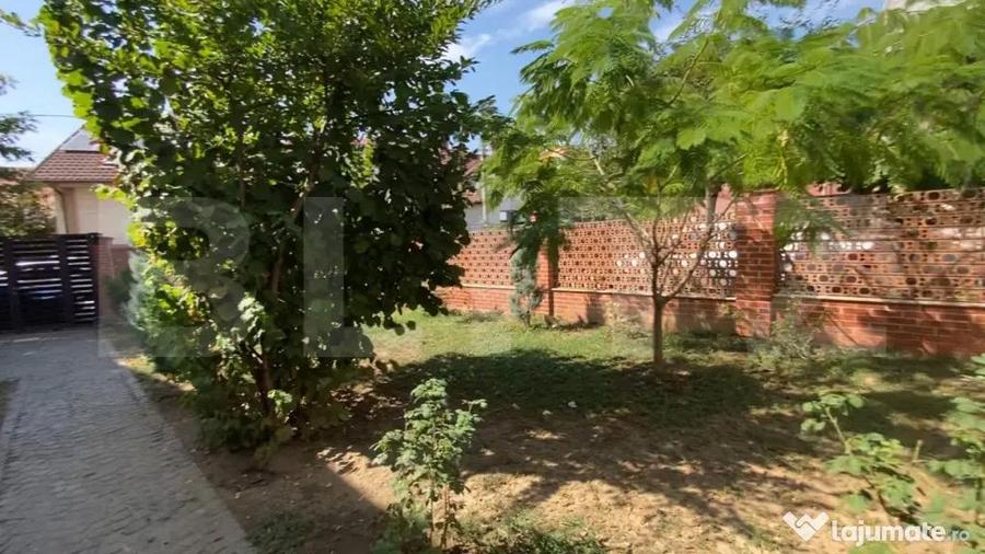 Casă cu 5 camere cu Teren 370 Mp în George Enescu
