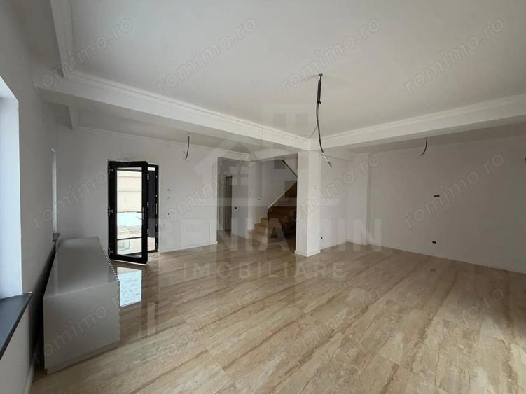 Casă cu Teren 391 Mp în Est