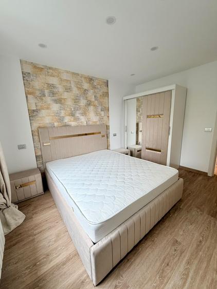 Apartament cu 3 camere în Apărătorii Patriei
