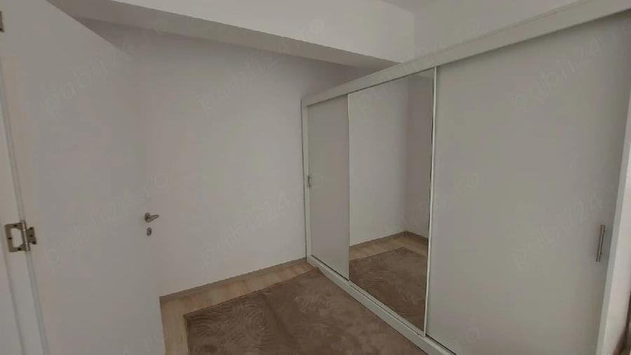 Apartament cu 2 camere semidecomandat în Berceni