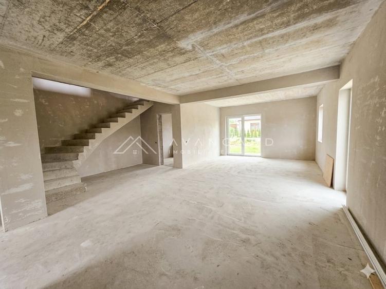 Duplex cu 4 camere cu Canalizare în Corușu