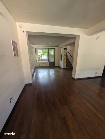 Casă cu 5 camere cu Teren 100 Mp în Drumul Taberei