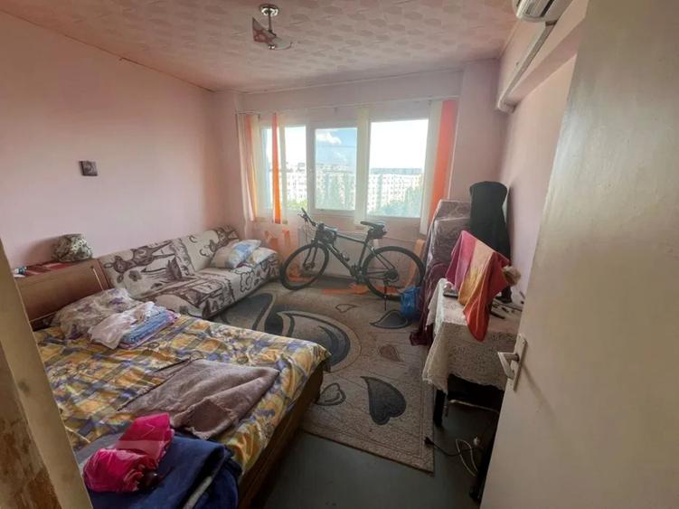 Apartament cu 3 camere decomandat, mobilat în Gorjului
