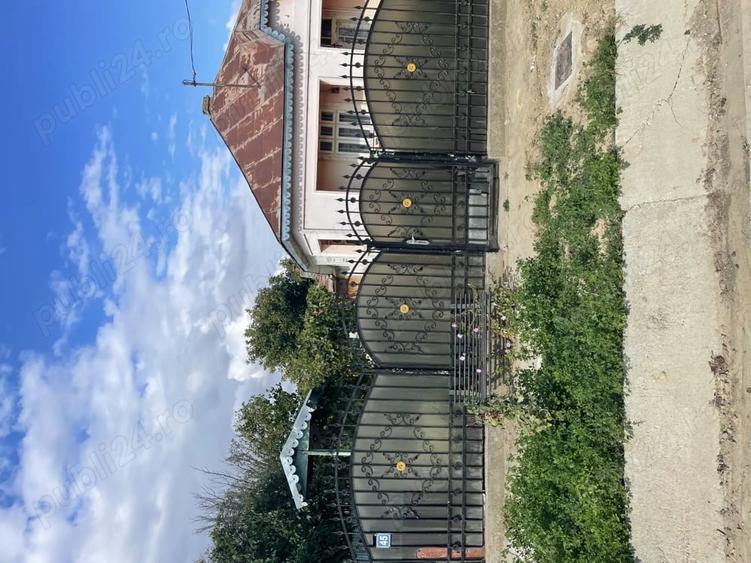 Casă cu 5 camere cu Teren 2820 Mp în Central