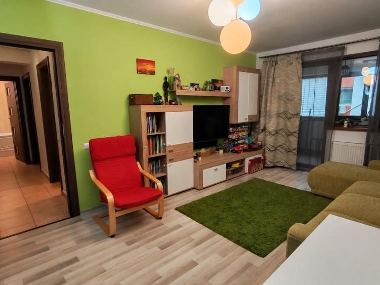 Apartament cu 2 camere decomandat, mobilat în Central