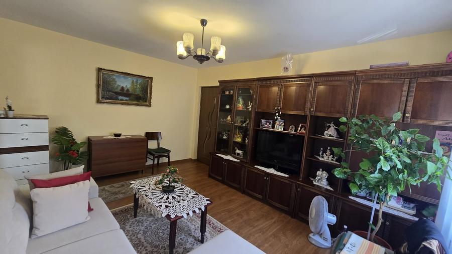 Apartament cu 2 camere semidecomandat în Est