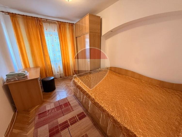 Apartament cu 3 camere decomandat, mobilat în Central