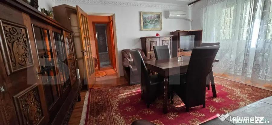 Apartament cu 3 camere semidecomandat în Micro 4