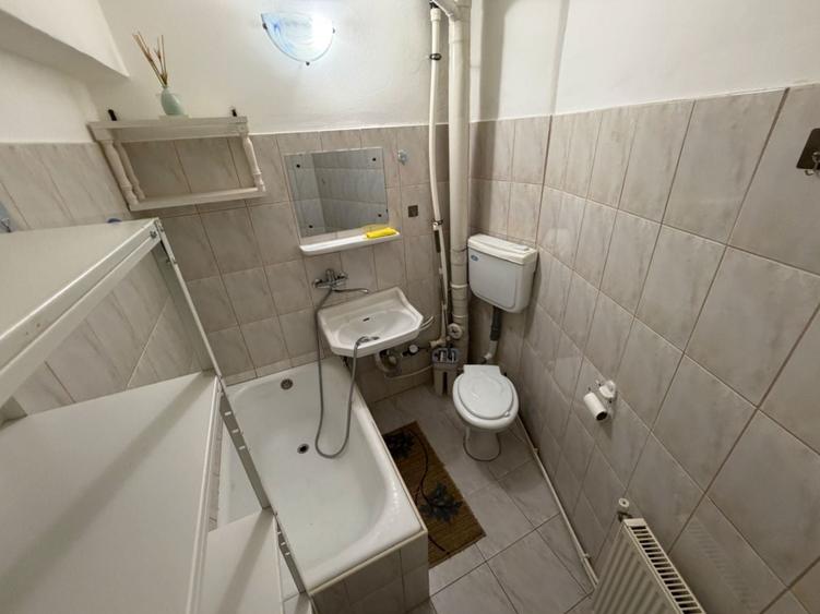 Garsonieră decomandată în Central