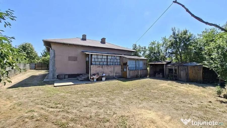 Casă cu 3 camere cu Teren 1667 Mp în Teiu
