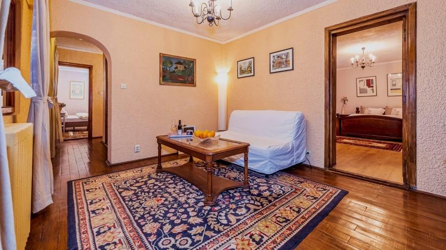 Casă individuală cu 8 camere cu Piscina în Ghermănești