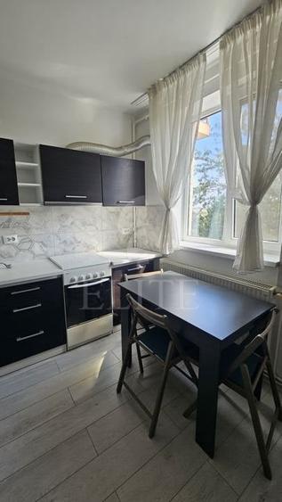 Apartament cu 2 camere semidecomandat, mobilat în Bună Ziua