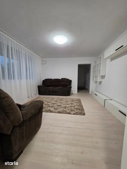 Apartament cu 3 camere în Tei