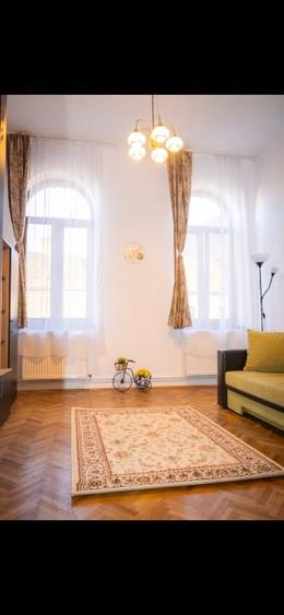 Apartament cu 2 camere decomandat în Centrul Istoric