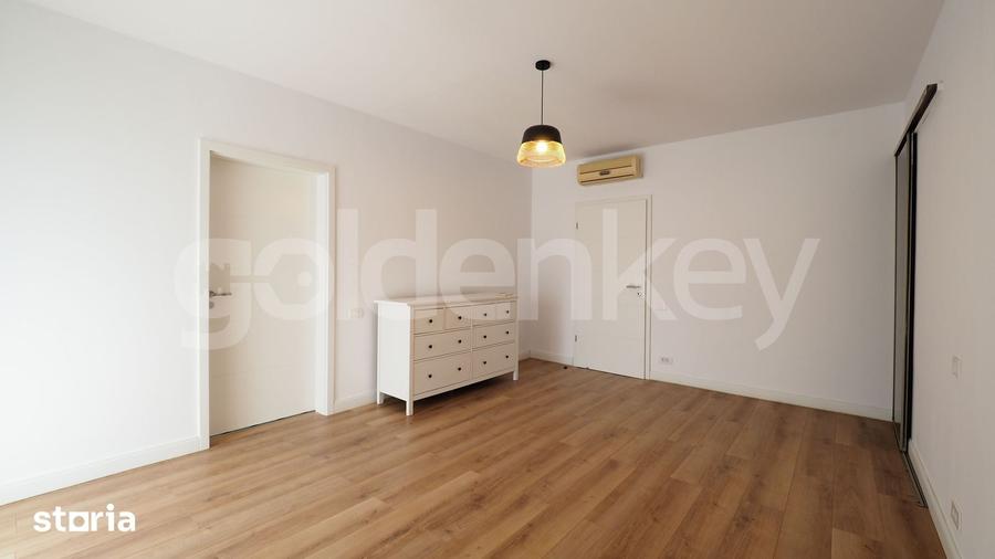 Casă cu 7 camere cu Teren 250 Mp în Central