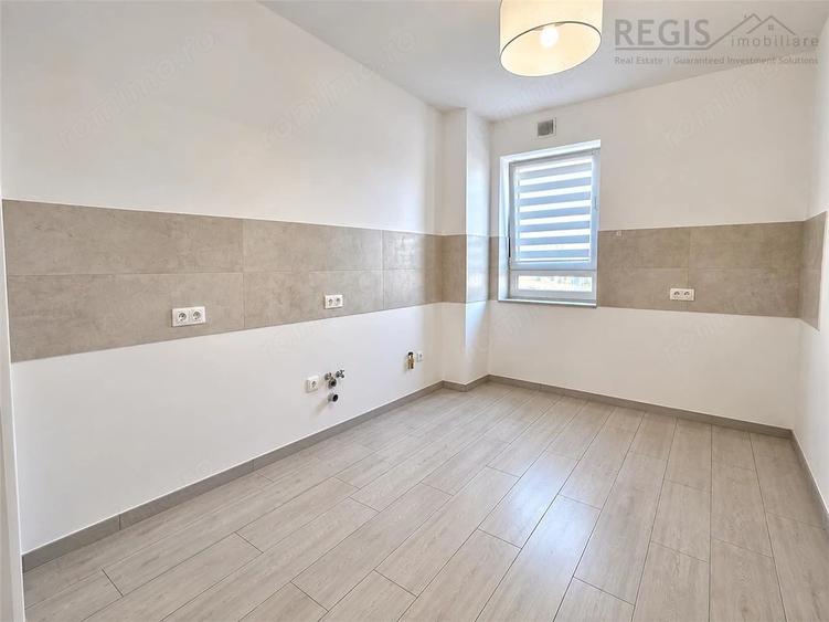 Apartament cu 3 camere decomandat în Tractorul
