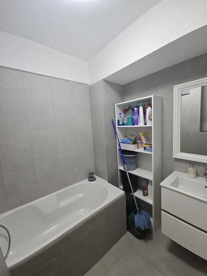 Apartament cu 3 camere decomandat în Exterior Vest