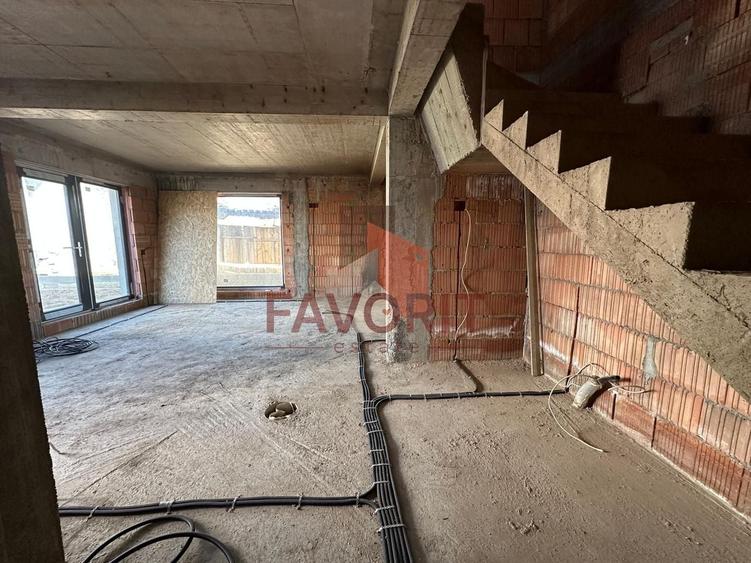 Duplex cu 5 camere cu Canalizare în Sânandrei
