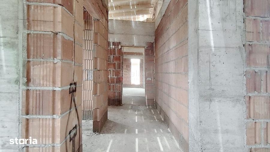 Casă cu 4 camere cu Teren 500 Mp în Cristian