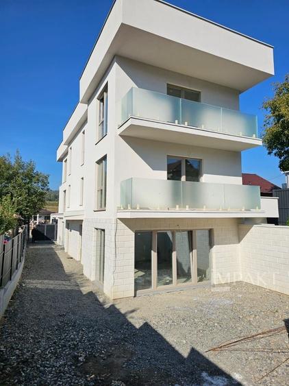 Duplex cu 4 camere cu Canalizare în Iris