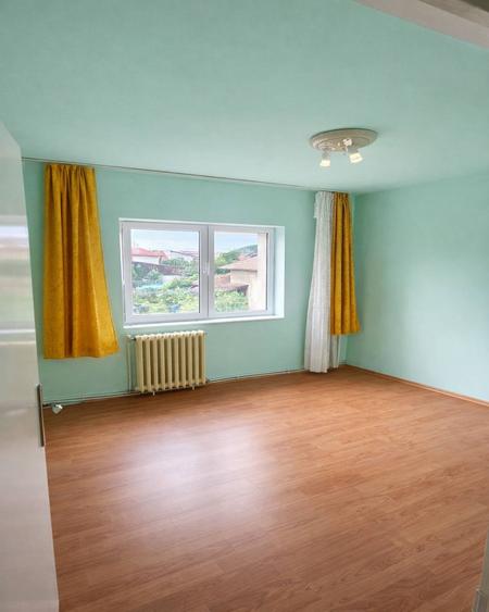 Apartament cu 4 camere decomandat în Dâmbul Rotund