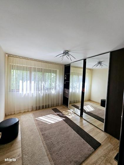 Casă cu 4 camere cu Teren 100 Mp în 1 Decembrie