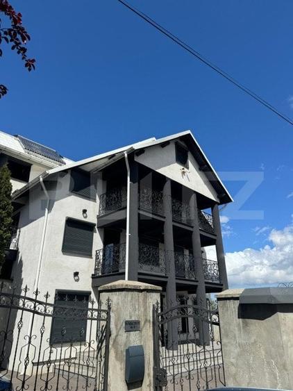 Casă individuală cu 8 camere cu Canalizare în Rădăuți