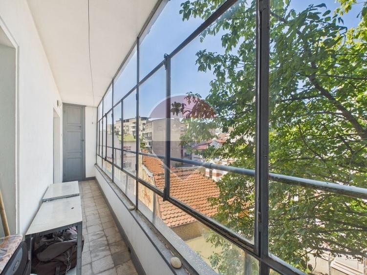 Apartament cu 3 camere decomandat în Amzei
