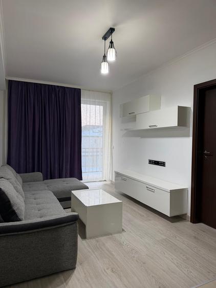 Apartament cu 2 camere semidecomandat, mobilat în Florești