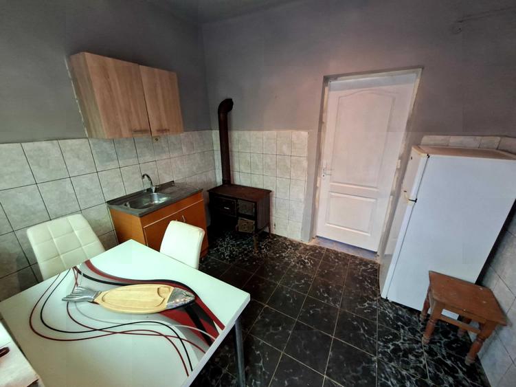 Casă cu 4 camere în Exterior Vest
