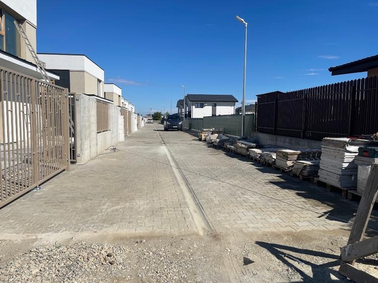 Teren Construcții intravilan de 999 mp, în Odăi