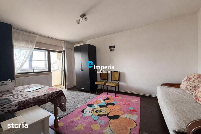 Apartament cu 4 camere decomandat în Dacia