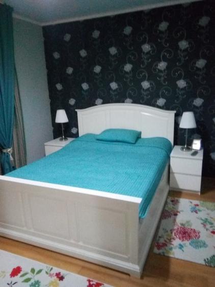Apartament cu 3 camere semidecomandat în Teiul Doamnei