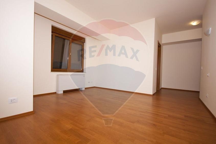 Apartament cu 3 camere semidecomandat, mobilat în Aviației