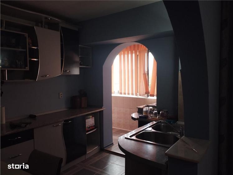 Apartament cu 4 camere decomandat în Barna