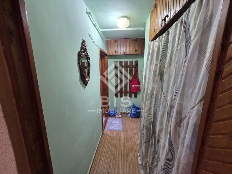 Apartament cu 3 camere semidecomandat în Decebal