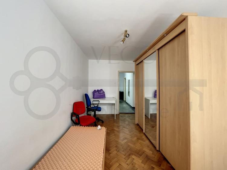Apartament cu 3 camere decomandat, in zona Centrala, strada Republicii - 5