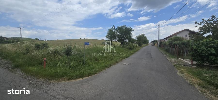 Teren de 500 mp, în Livezeni