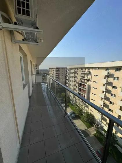 Apartament cu 3 camere semidecomandat în Metalurgiei