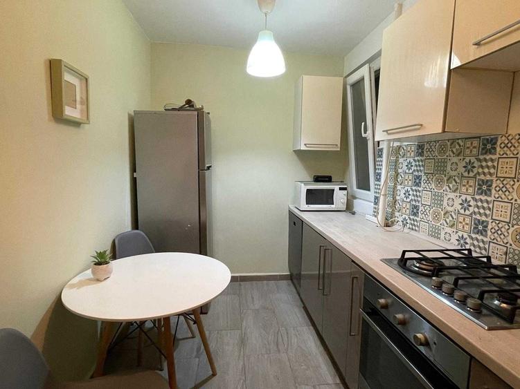 Apartament cu 2 camere decomandat în Exterior Vest