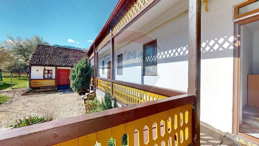 Casă individuală cu 3 camere cu Teren 1049 Mp în Satulung