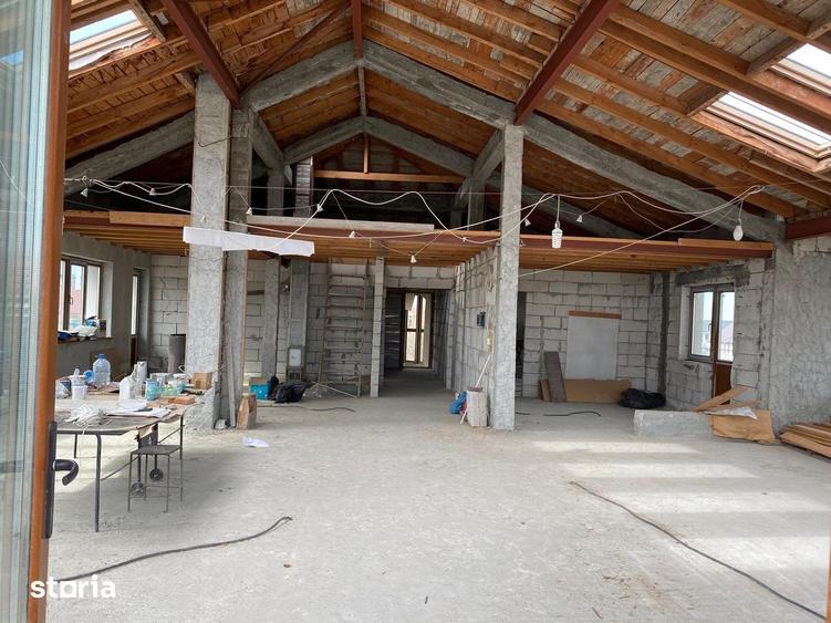 Casă cu Teren 800 Mp în Palazu Mare