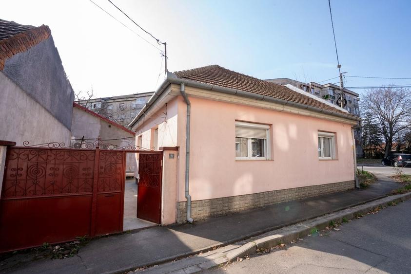 Casă individuală cu 4 camere cu Canalizare în Nufărul